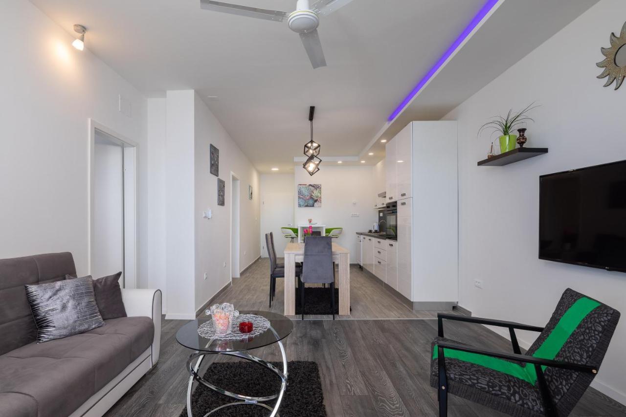 Seaside Deluxe Apartment Йесенице Екстериор снимка